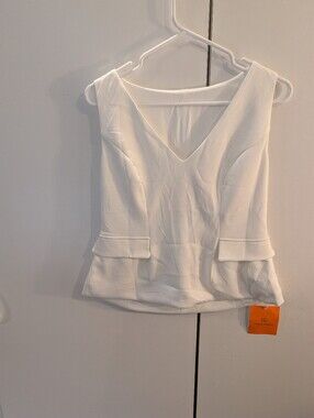Tankaneo Woman's Medium Elegant White V-Neck Sleeveless Top NWT